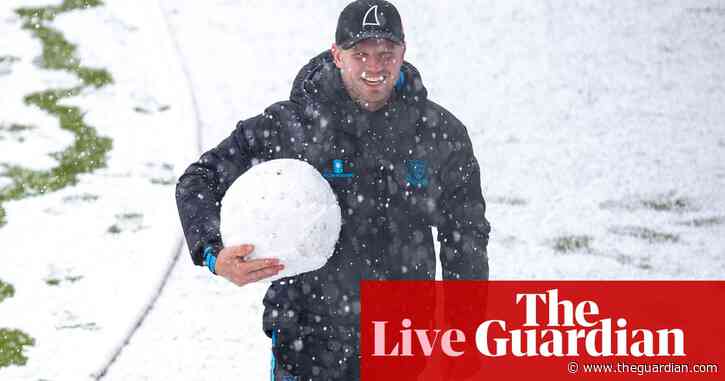 Snow halts Lancashire v Sussex, Somerset beat Middlesex and more: county cricket – live!