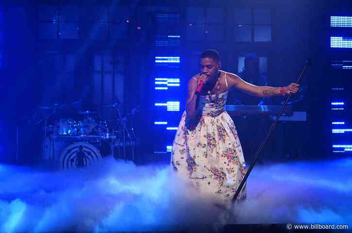 Kid Cudi Wears Dress on ‘SNL’ in Honor of Nirvana’s Kurt Cobain, Rocks Chris Farley Shirt