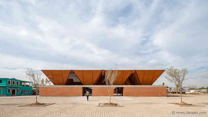 Trapezoidal “umbrellas” form roof of Matamoros Market by Colectivo C733