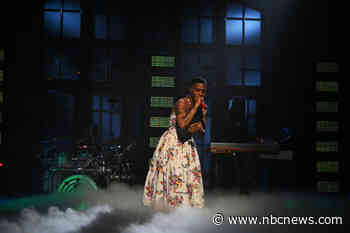 Kid Cudi wore a dress on 'SNL' in a tribute to Kurt Cobain