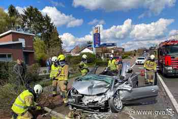 Twintiger zwaargewond na frontale botsing met vrachtwagen in Ranst - Gazet van Antwerpen