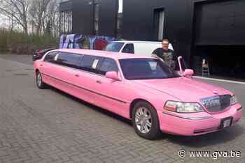 Roze limousine glijdt over Nielse wegen (Niel) - Gazet van Antwerpen Mobile - Gazet van Antwerpen