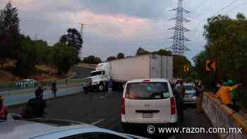Accidente en autopista México-Cuernavaca: tráiler se voltea en caseta de Tlalpan este domingo - La Razon