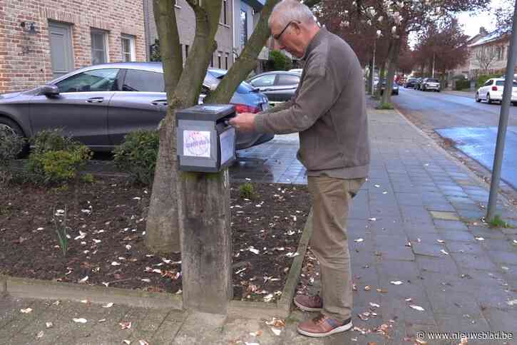 Reclamefolders verjagen in brievenbus broedend koolmeesje