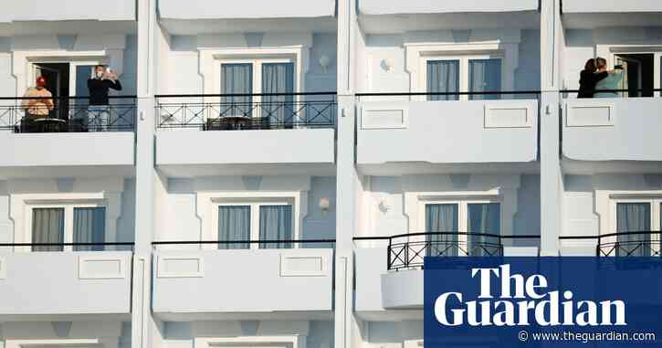 Dutch tourists volunteer to spend week confined to Greek resort