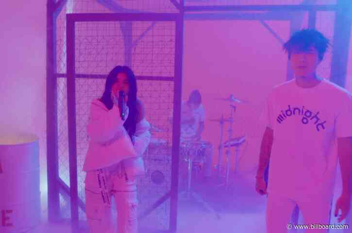 Nessa Barrett & jxdn Enlist Travis Barker for ‘la di die’ on ‘Ellen’