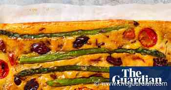 Meera Sodha’s vegan recipe for farinata, balsamic onions and asparagus - The Guardian