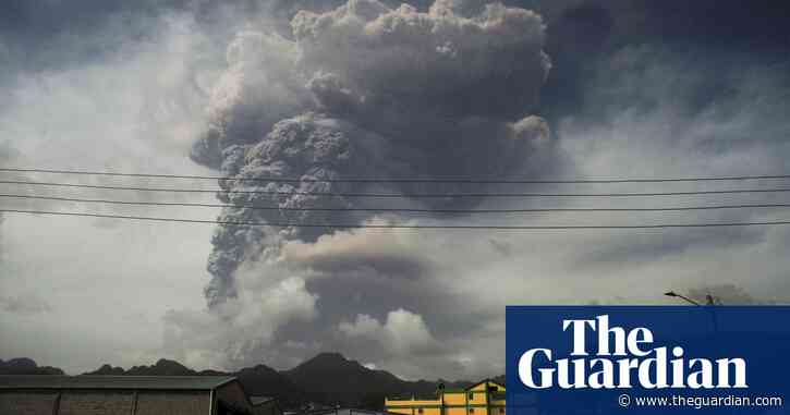 St Vincent residents urged to evacuate after volcano eruption