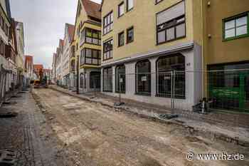 Standort bleibt in der Marktstraße: DRK-Kleiderladen „Kleiderglück“ in Giengen zieht um - Heidenheimer Zeitung