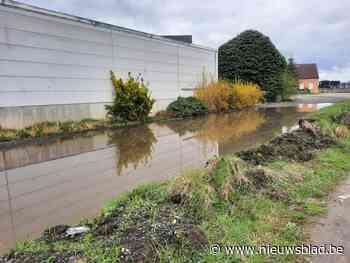Fietspad (eindelijk) aangepakt, en dat blijkt nodig: “Het lijkt wel of de Schelde zich verplaatst heeft”<BR />