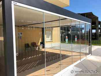 Pronta la sala d'attesa realizzata all'esterno del municipio di Ardea - Il Caffè.tv