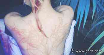 Grimes gets 'beautiful alien scars' tattooed on her back     - CNET