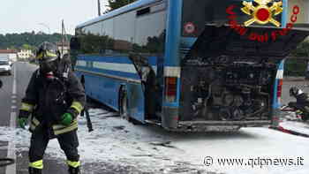 Crocetta del Montello, autobus a fuoco nel vano motore, intervengono i vigili del fuoco, nessun ferito - Qdpnews