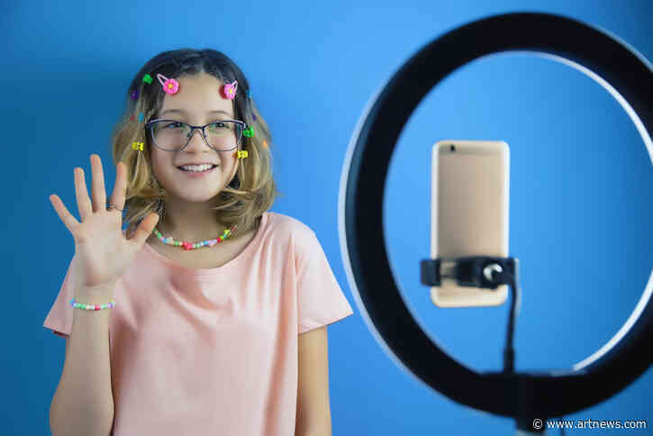 Best Lighting Kits for Online Art Demos and Video Podcasts