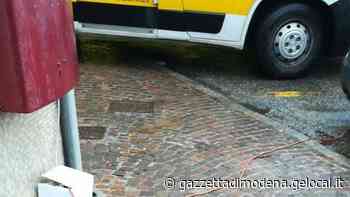 Modena. Seta, biglietteria mobile con cavi liberi e scoperti «Disagi a tutti i livelli» - La Gazzetta di Modena