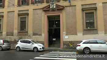 Modena, rapina e spintona commessa: patteggia 2 anni ed è libero - modenaindiretta.it