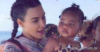 Kim Kardashian comemora o aniversário de 3 anos da sobrinha, True: Luz em nossa família - CARAS Brasil