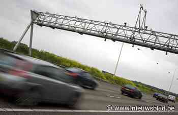 A12 richting Antwerpen vrijdagavond dicht in Ekeren voor asfalteringswerken - Het Nieuwsblad