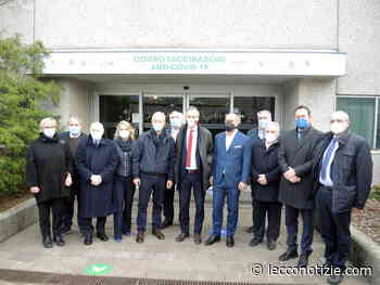 Erba | Bertolaso in visita all'Hub vaccinale di Lariofiere - Lecco Notizie
