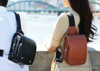 SaKuRandoseru sling backpack