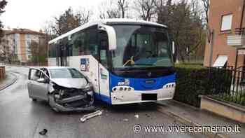 Scontro tra auto e bus a Matelica: donna all'ospedale - Vivere Camerino