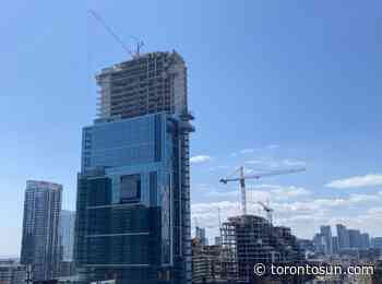 Toronto leads way with most tower cranes in North America - Toronto Sun