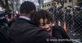 As curfew passes, law enforcement officers congregate near Brooklyn Center protest