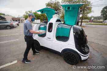 Domino's Pizza pilots driverless delivery with Nuro autonomous car in Houston - CNBC