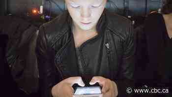 CRTC to allow small wireless carriers to piggyback on Big 3 networks