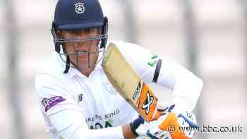 County Championship: Hampshire tailenders keep Middlesex at bay