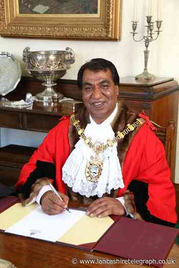 Former mayor reinstated in party after rule break