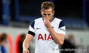 Tottenham star striker Harry Kane hobbles off injured late on in Everton draw