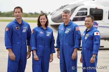 SpaceX picked for moonwalkers, on verge of 3rd crew launch