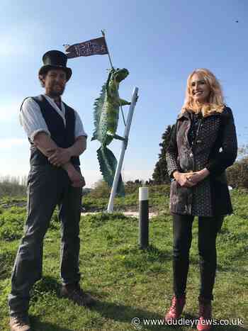 Giant newt statue takes up residence at Fens Pool - Dudley News