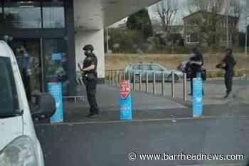 Armed cops lock down Newton Mearns Aldi - Barrhead News