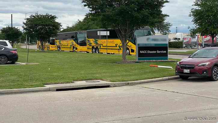 HHS transferring all unaccompanied minors from Houston's emergency shelter - KHOU.com