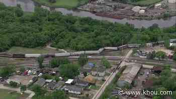 Multiple rail cars go off tracks in southeast Houston train derailment - KHOU.com