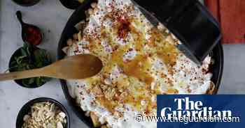 Recipes for Ramadan: the Shahrouk sisters’ team-effort chickpea fattah - The Guardian