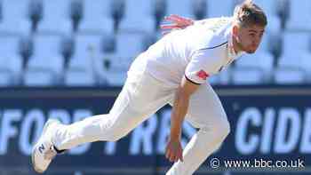 County Championship: England's Olly Stone takes 3-66 but Notts scent victory against Warwickshire