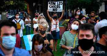 Protestas en la ciudad de Buenos Aires para exigir que no cierren las escuelas: padres y alumnos se concentraron frente al Ministerio de Educación - infobae