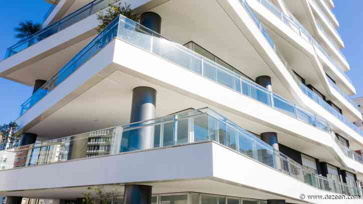 Shifted balconies wrap São Paulo housing block by Königsberger Vannucchi