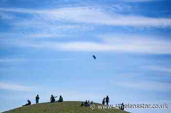 In Pictures: Britons bask in spring sunshine - St Helens Star