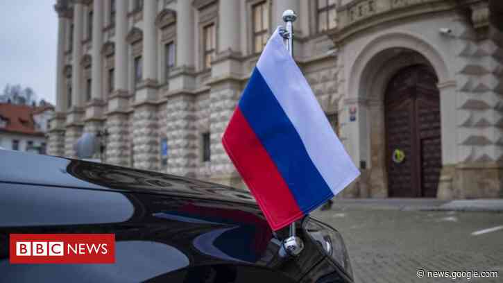 Russia expels Czech diplomats over explosion row - BBC News