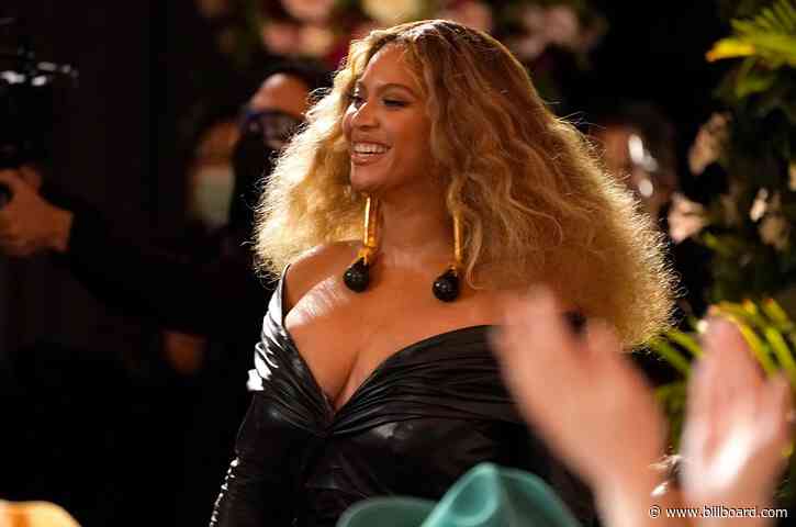 Beyoncé Rocks a Bodycon Minidress While Out With Jay-Z