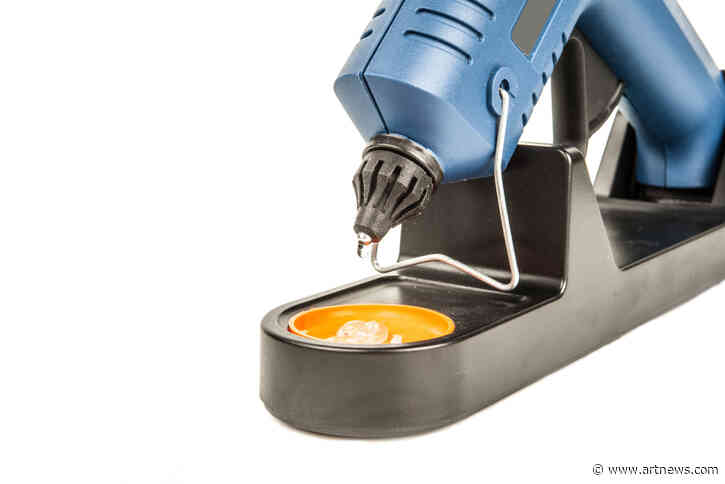 Unstick Yourself From the Wall With These Cordless Glue Guns