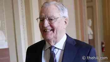 Former Vice President Walter Mondale dies at age 93