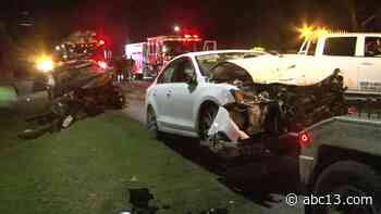 Wrong-way crash injures 2 in NE Houston - KTRK-TV