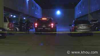 HPD: Man robbed after being fatally shot outside his apartment in west Houston - KHOU.com