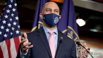 Jeffries roasts McCarthy over Waters: 'Clean up your own mess'