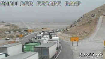 Northbound I-5 at Grapevine closed due to brush fire